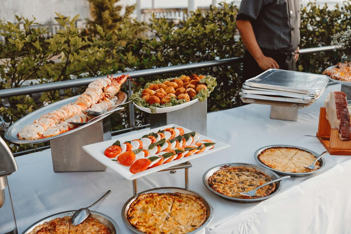 Top 10 Benefits of Booking a Private Chef for Special Occasions